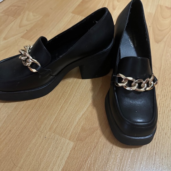 Black block heels with chain - Picture 2 of 3